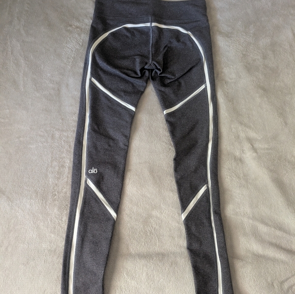 ALO YOGA Gray Leggings White Accent Size Small - Picture 2 of 7
